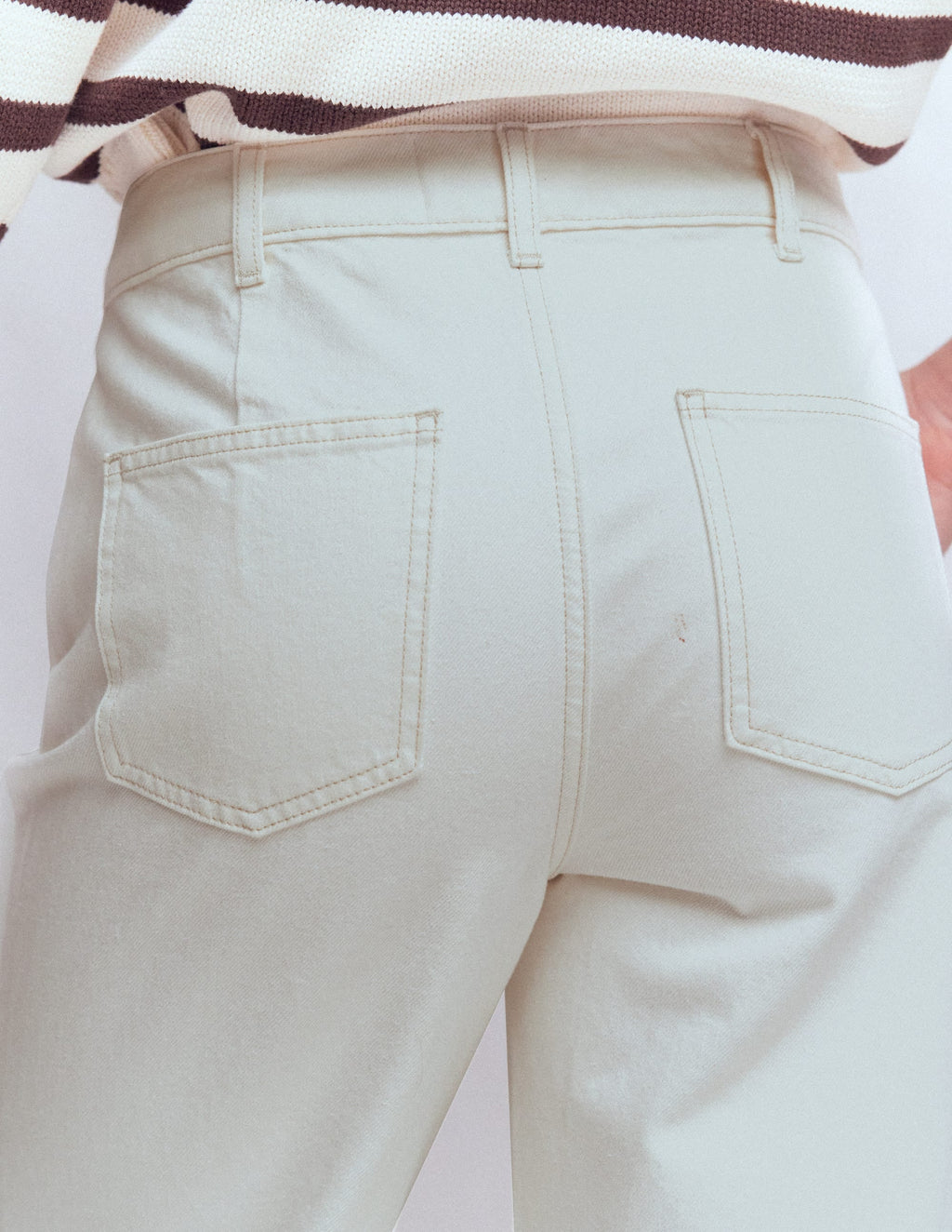 Exposed Button Straight Jeans-Ecru