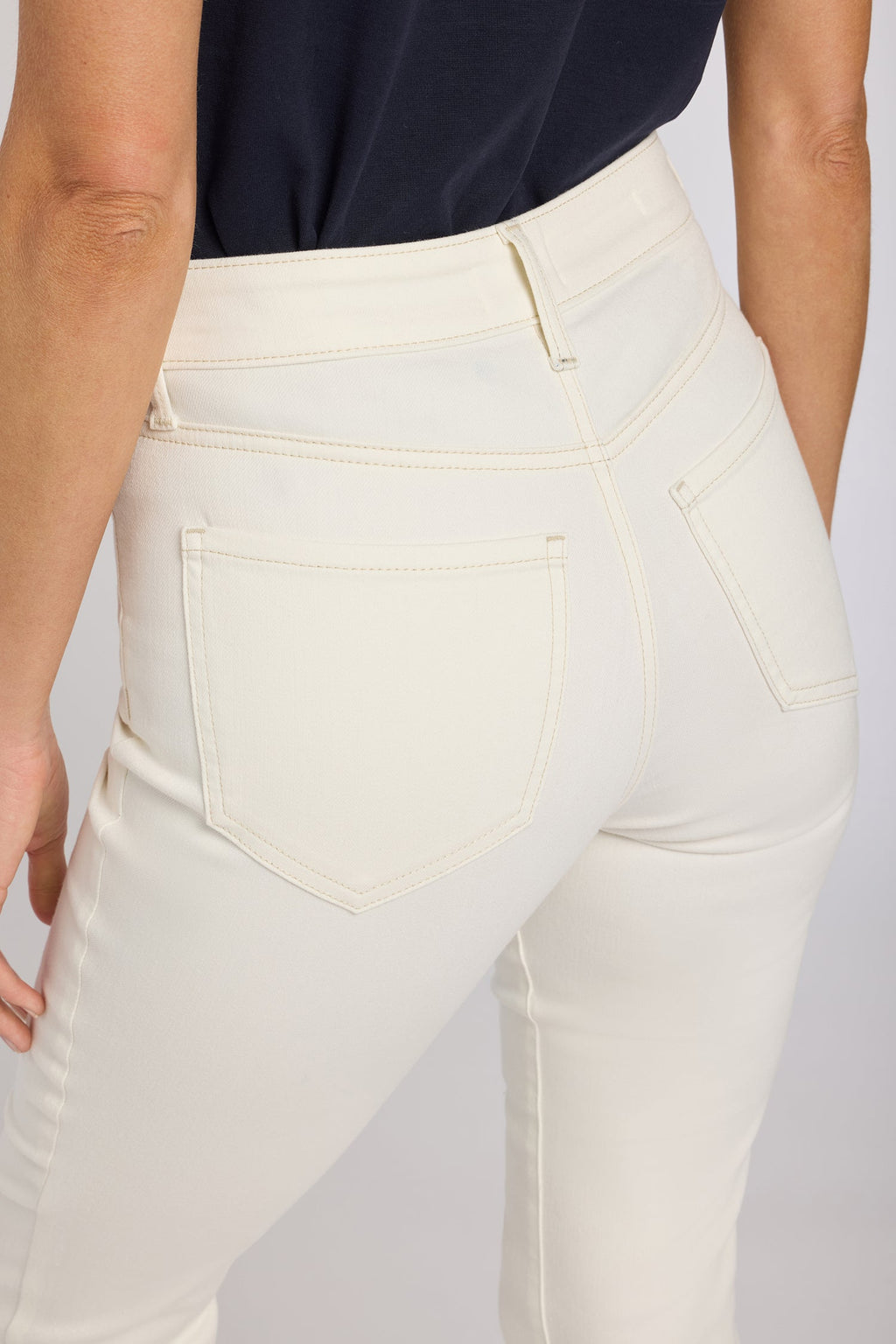 Billie Mini Bootcut Ankle Jeans In Petite - Vintage White