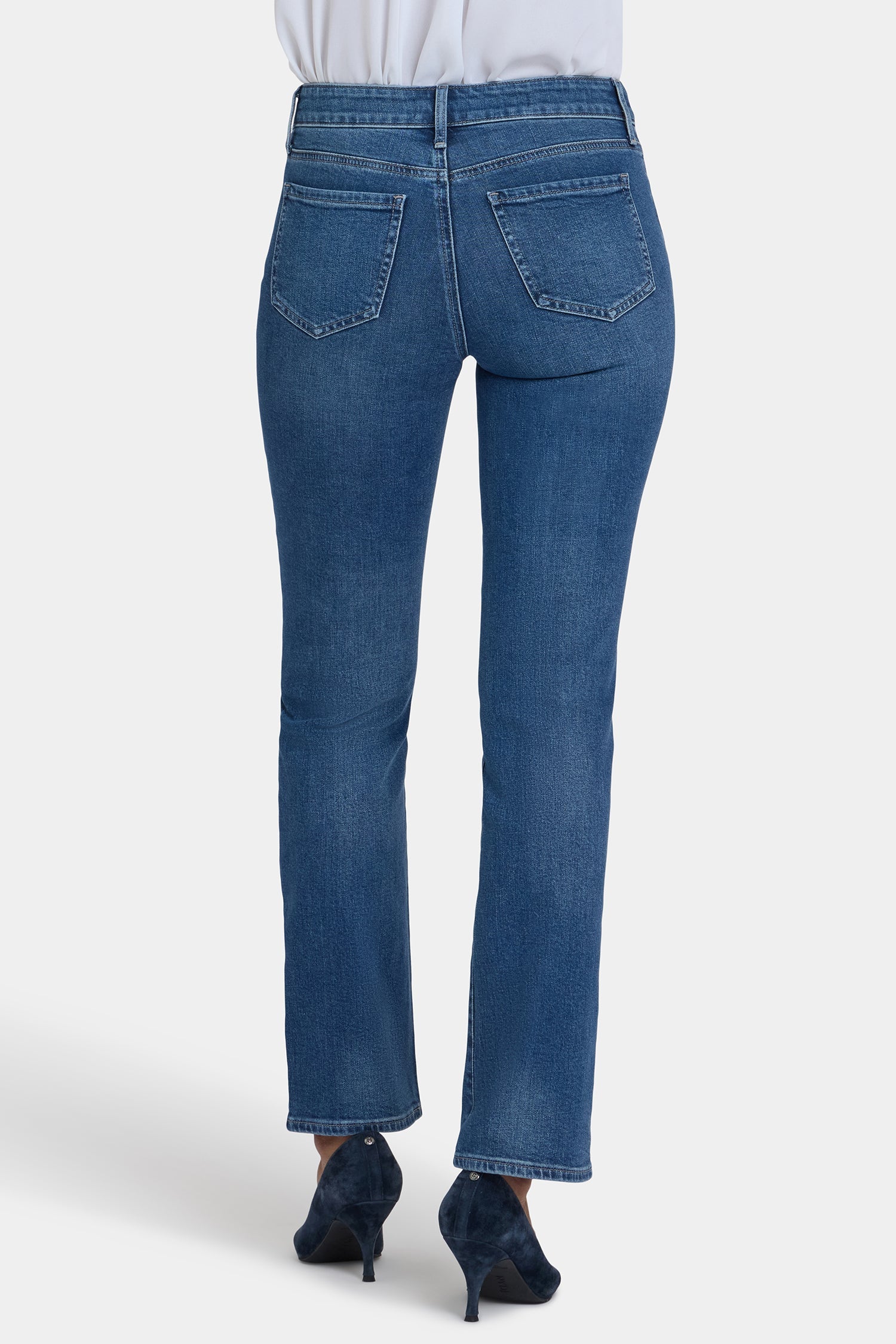 Marilyn Straight Jeans In Petite - Lake Notre-Dame